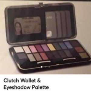 Eyeshadow Palette & Clutch - 22 Colors & Faux Skin
